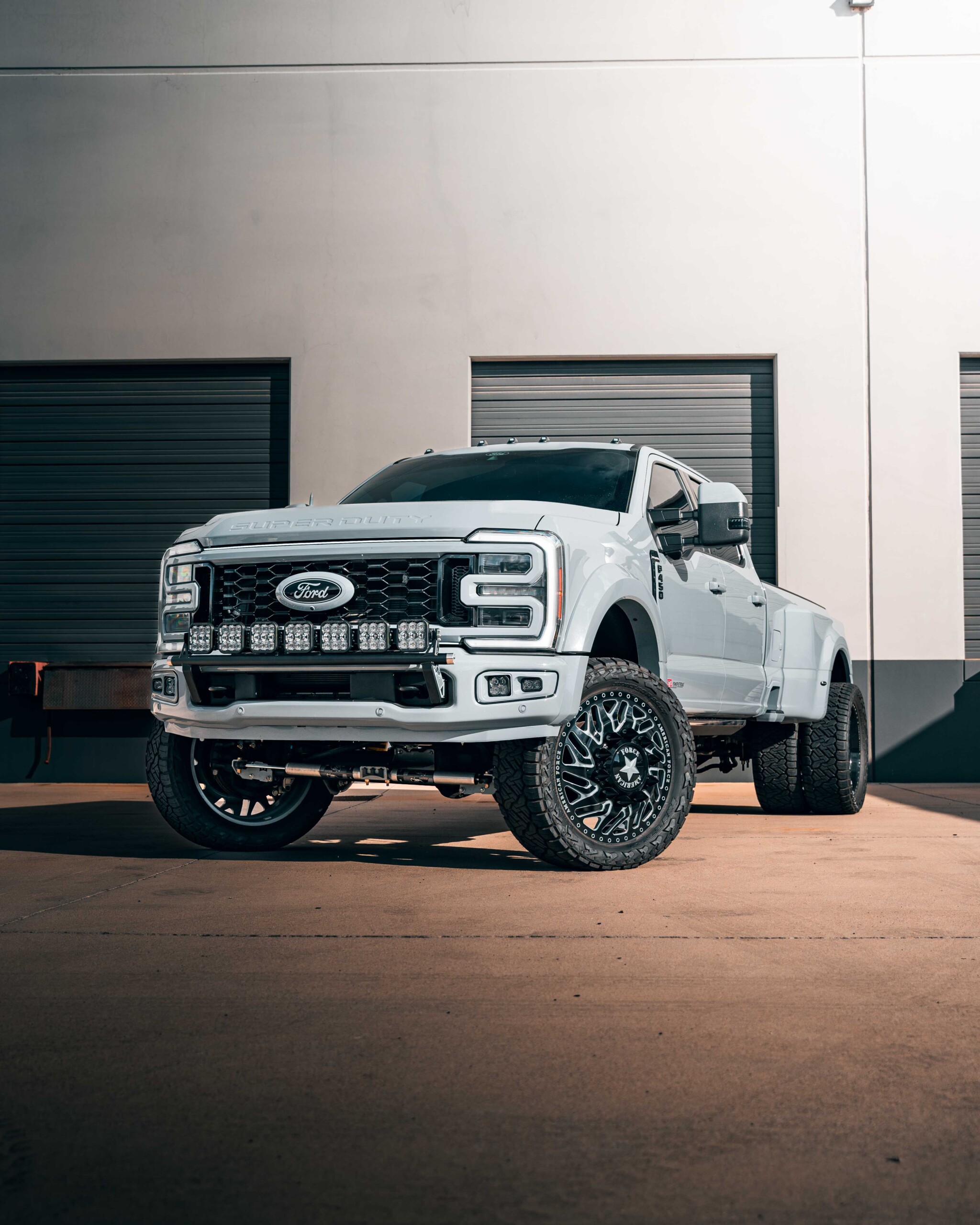 5th Gen - Ford F-250, F-350, F-450, F-550 Westcott Designs LIght Bar - Version 2 with Baja Designs XL7 Linkable Lights - Lifestyle 3