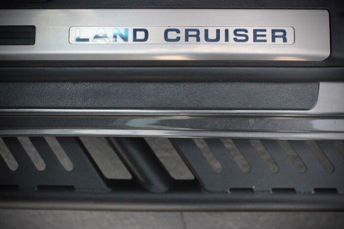 Toyota Land Cruiser 200 Series Rock Sliders - Slider Top 2 – 800