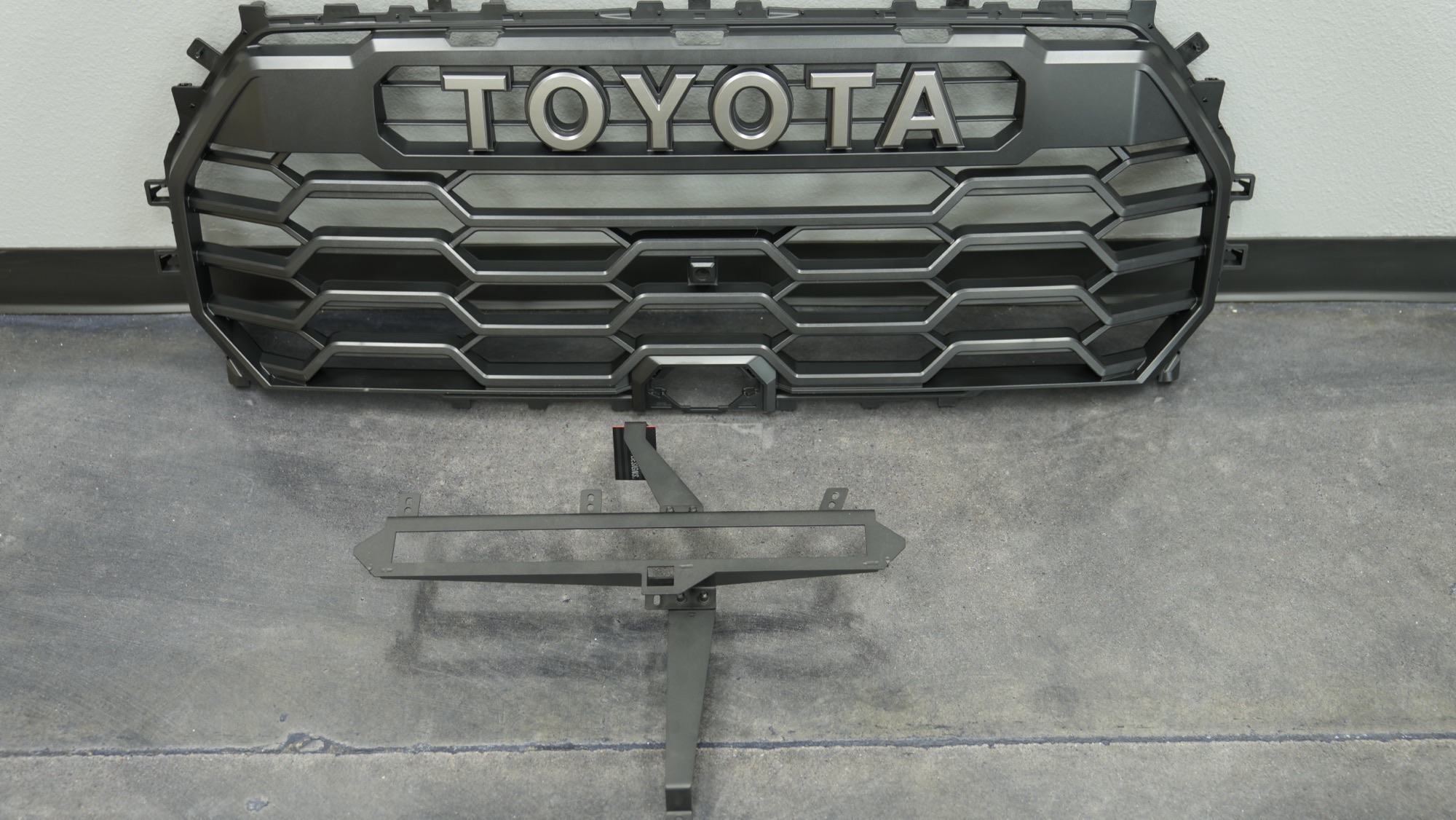 2022-'24 Toyota TRD PRO Grill Upper Light Bar Bracket Kit
